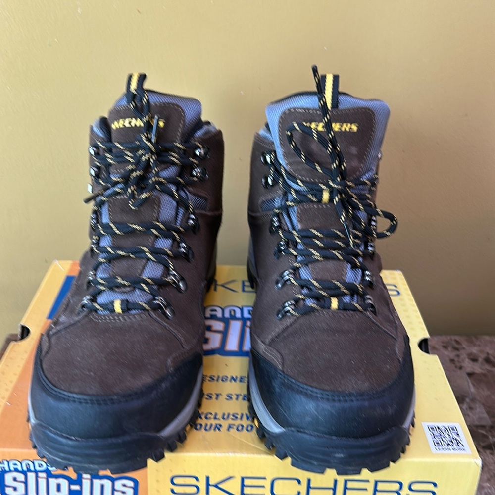 Skechers hiking waterproof  10 wide